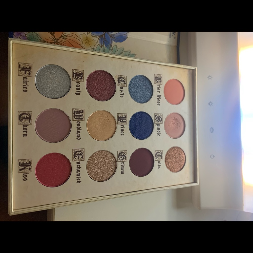 Eyeshadow palette